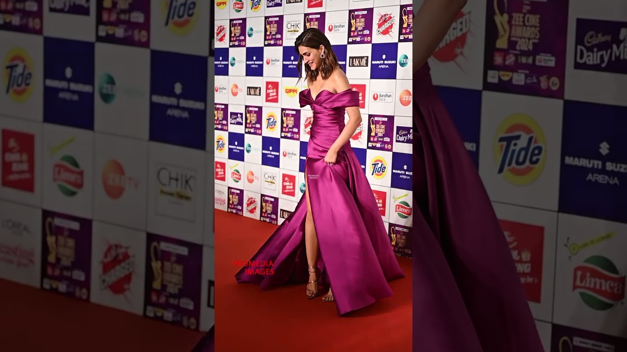 UNCUT : Kriti Sanon flaunting her tonned legs at Zee Cine Awards | ProMedia