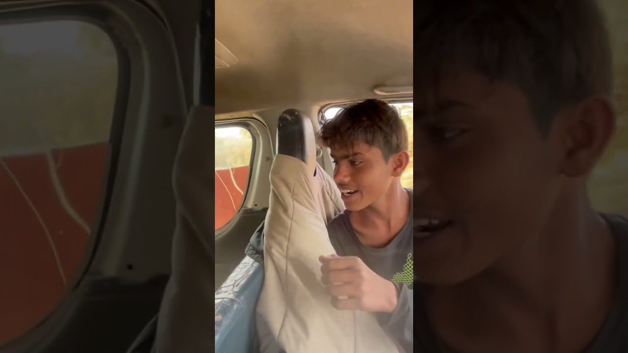 بچے کے  ساتھ مستی مزاق کرتے ہوئے 🤣🤣🤣