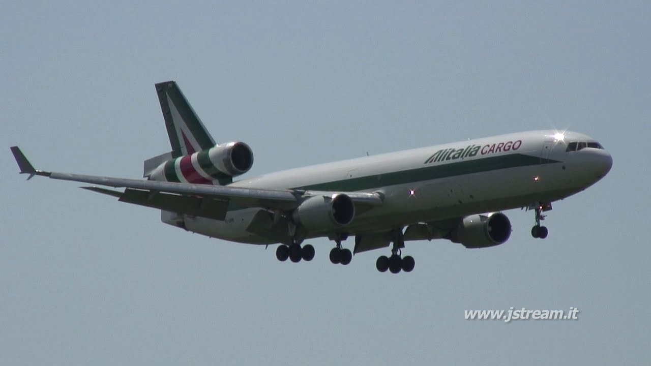 Farewell to the Big White Plane | A tribute to Alitalia MD-11
