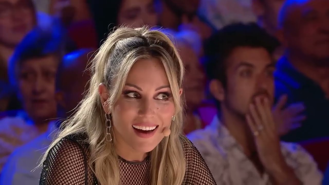plays guitar with FEET leaving jury SPEECHLESS #comedy