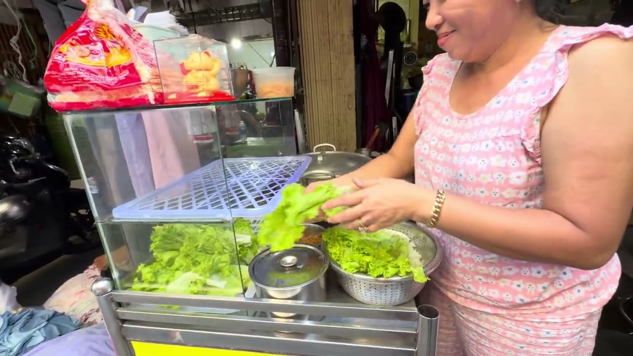Sáng sớm ra chợ coi anh chị buôn bán đông vui 