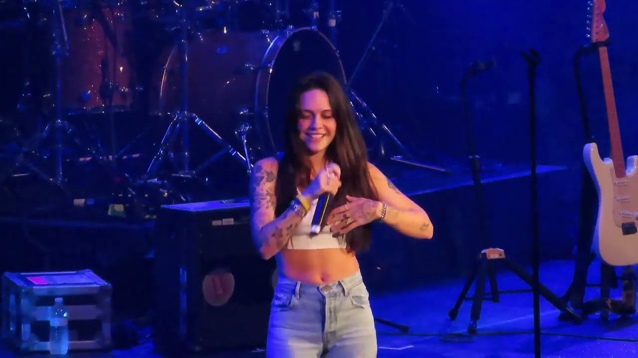 2022 08 25 Bea Miller - Fire N Gold