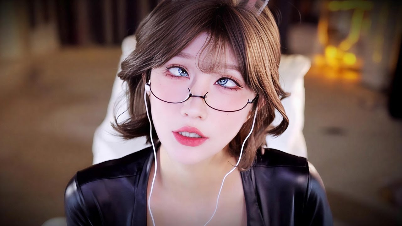 ASMR Ear Massage, Whispering, Mic Triggers (Relaxation)