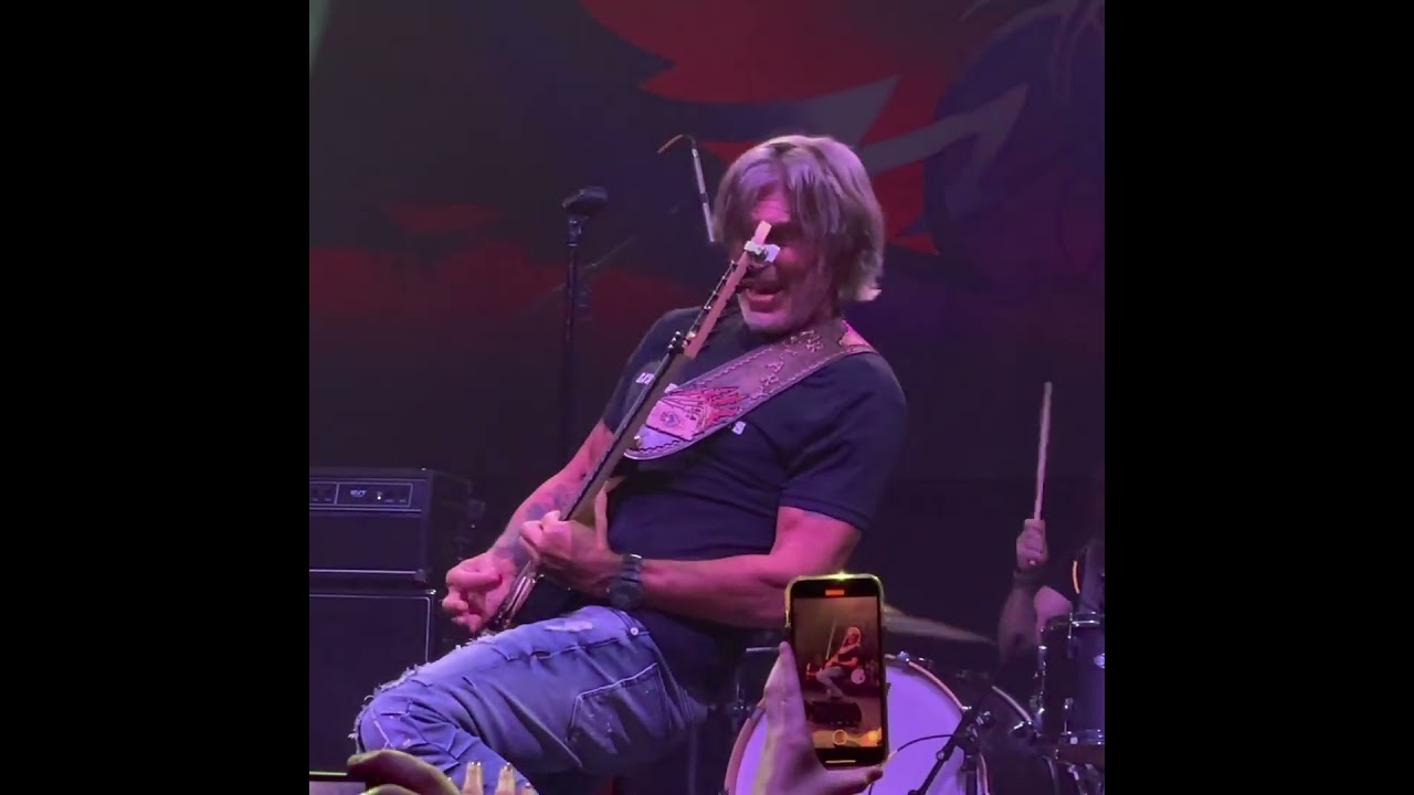 George Lynch - Shows us why he's the G.O.A.T. #georgelynch #rockguitarist