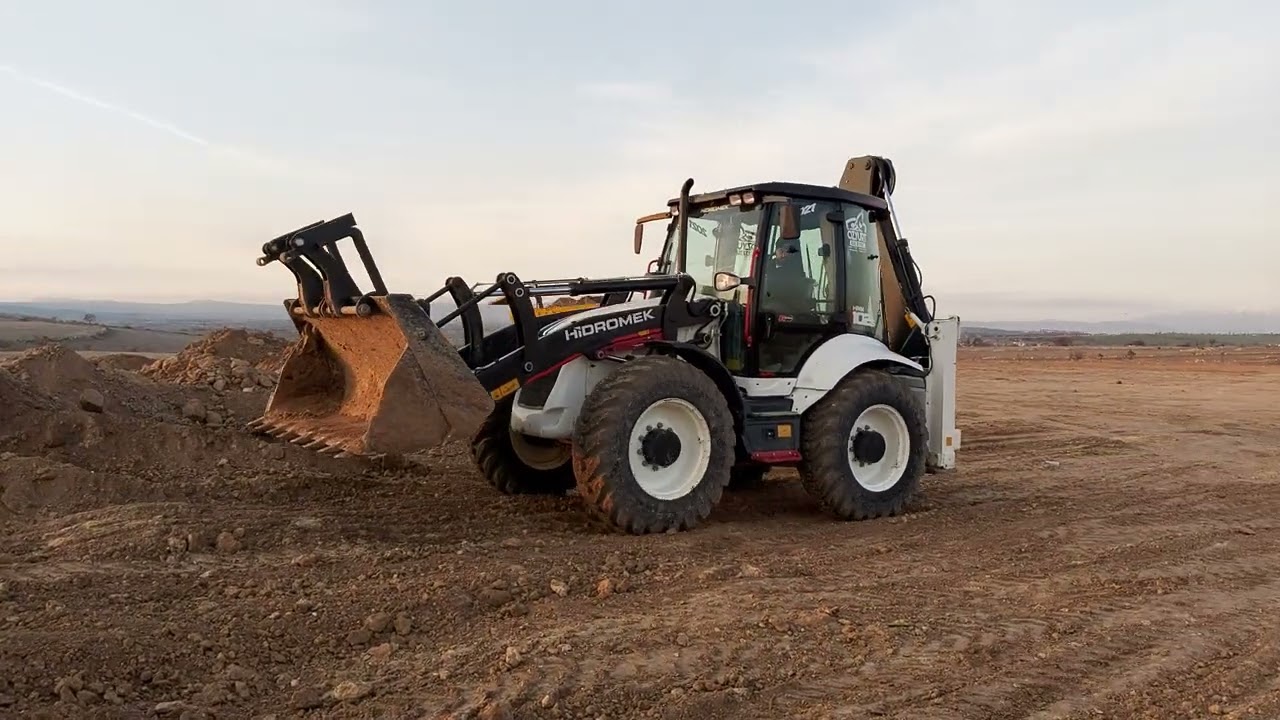 Supracı Alpha 102S A5 Kullanıyor || Hidromek Backhoe Loader Bucket Digger Kepçe