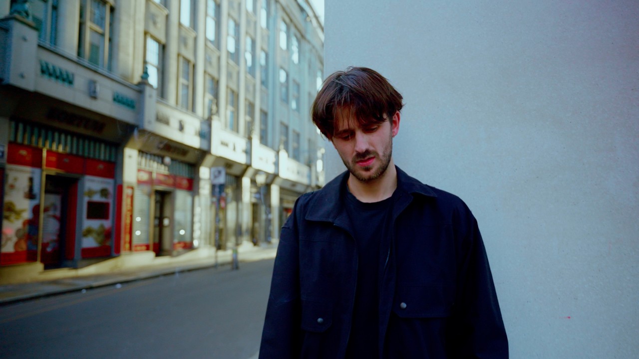 Jakob Schoch - Du Schl&auml;fst (Official Music Video)