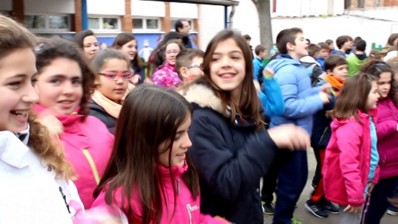 Dia de la paz 2017. Cancion en el patio. CEIP Infante don Felipe Daimiel