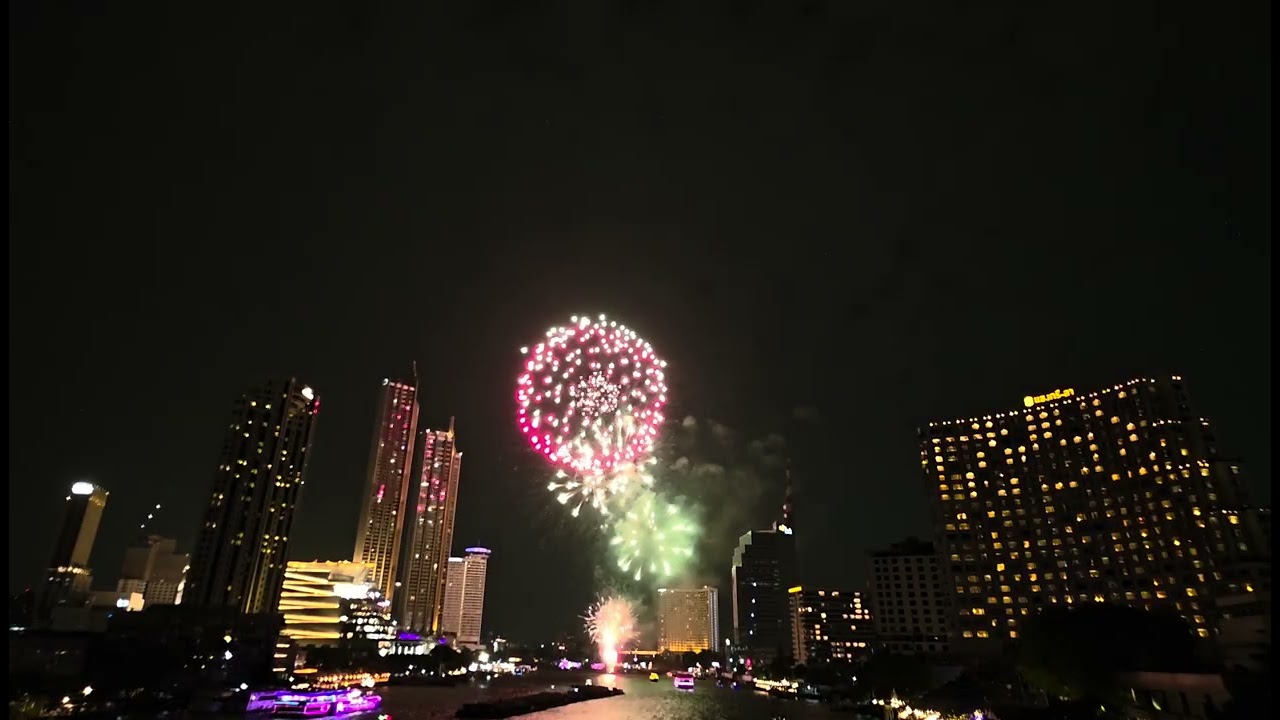 การแสดงพลุ วันที่ 11/03/69 บริเวณห้างไอคอนสยาม 🥰 #fireworks #automobile #คูลถ่าย 