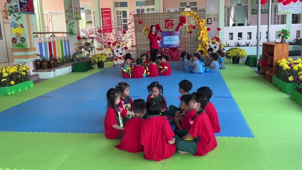 Hoạt động thể chất “ Bật qua vật cản cao 15-20cm” - Lớp Lá 1