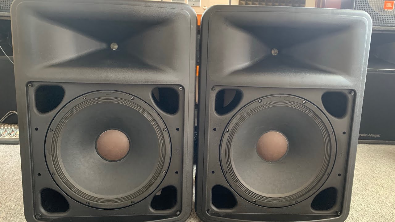 Qua đẹp ,như mới nội thất khủng đôi loa peavey impulse 1015 đơn 40 từ 220 voil 100😍😍☎️0363648707