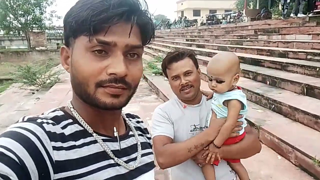 Hamare chote sadhu bhai aur main darsan karne gye the