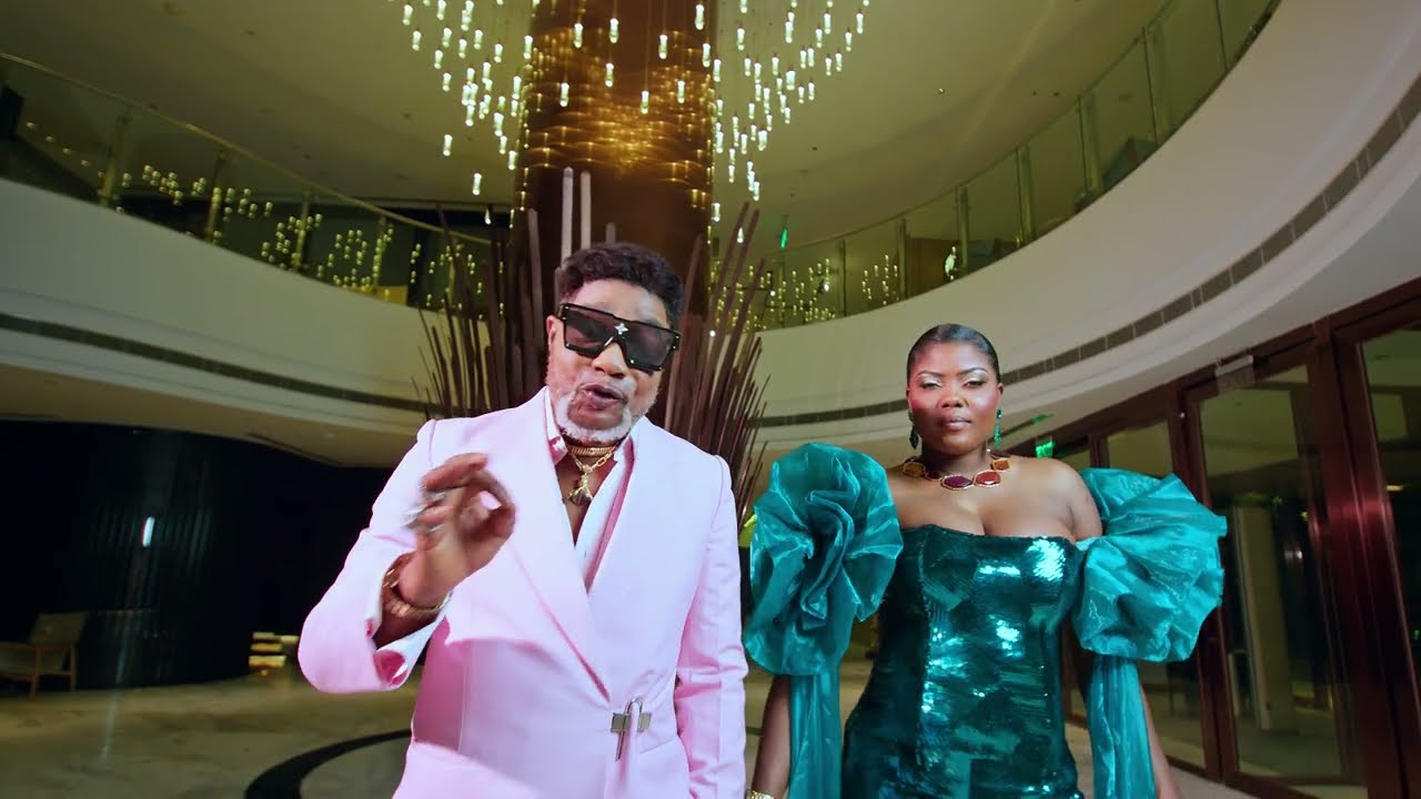 Koffi Olomide - Koukoulou feat. Cindy Le Coeur (Clip Officiel)