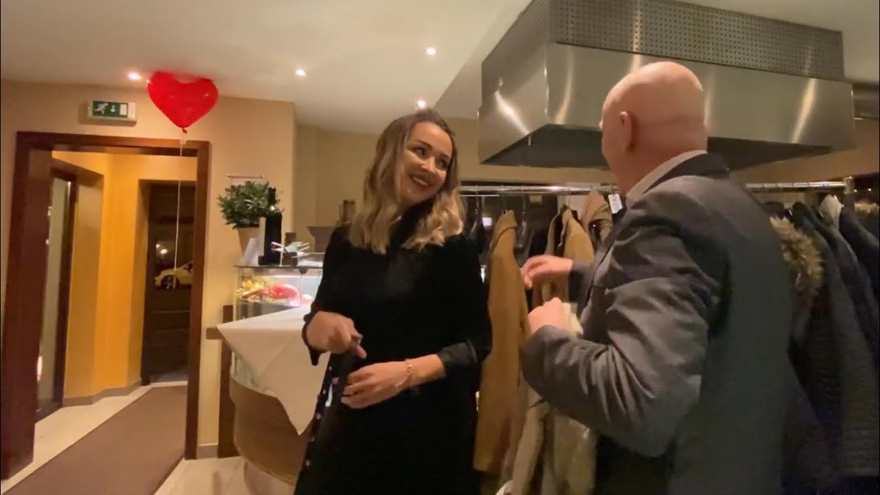 عيد الحب وعيد ميلاد وكلشي مخلط🤪الشاب بلال محيح 😆😆شاكيرا شاكيرا 🙊