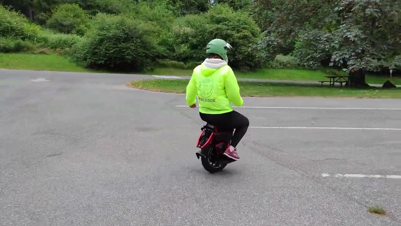Kingsong S22 LEARNING EUC seated riding!
