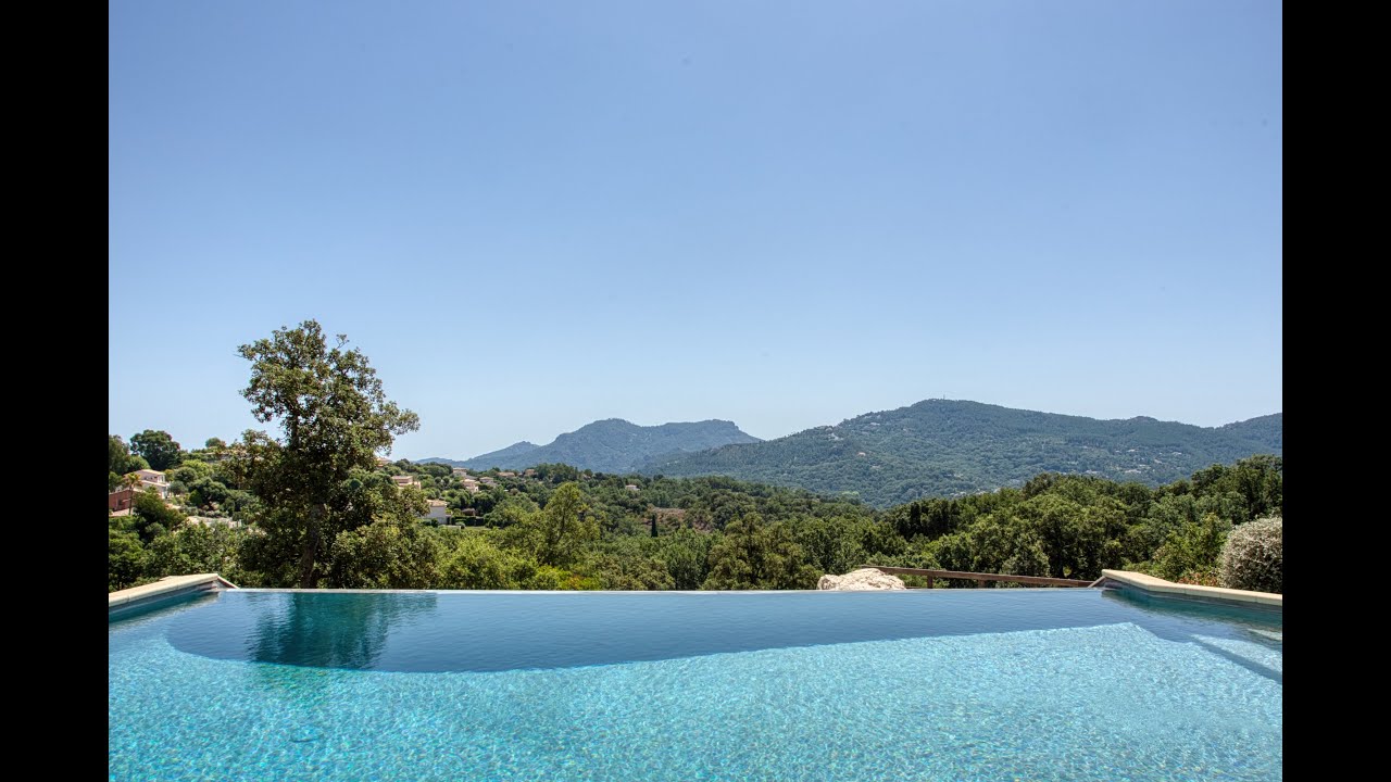 Maison 7 pièces de 237 m² à Les Adrets-de-l'Estérel (83600)