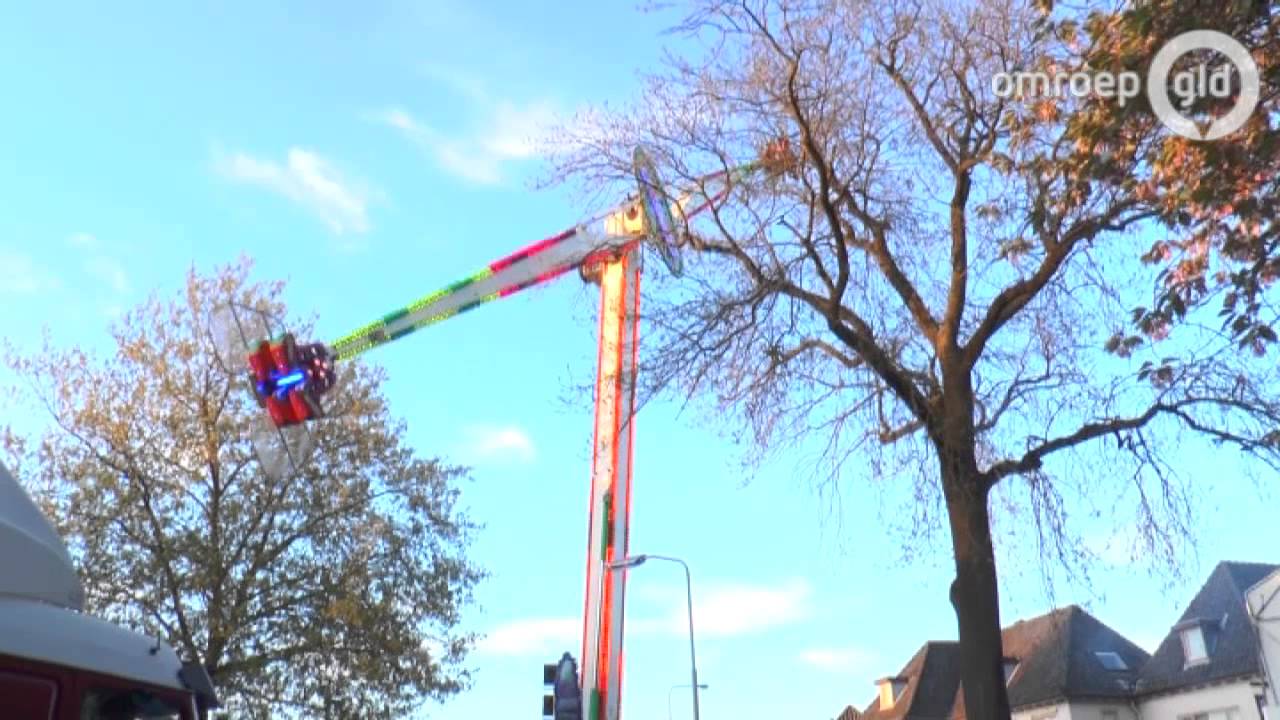 Mensen vast op de kop in kermisattractie Didam