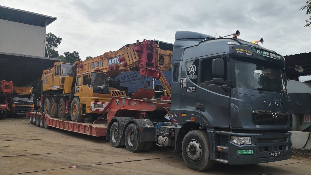 LOADING KATO KA1000 ONTO A LOW LOADER