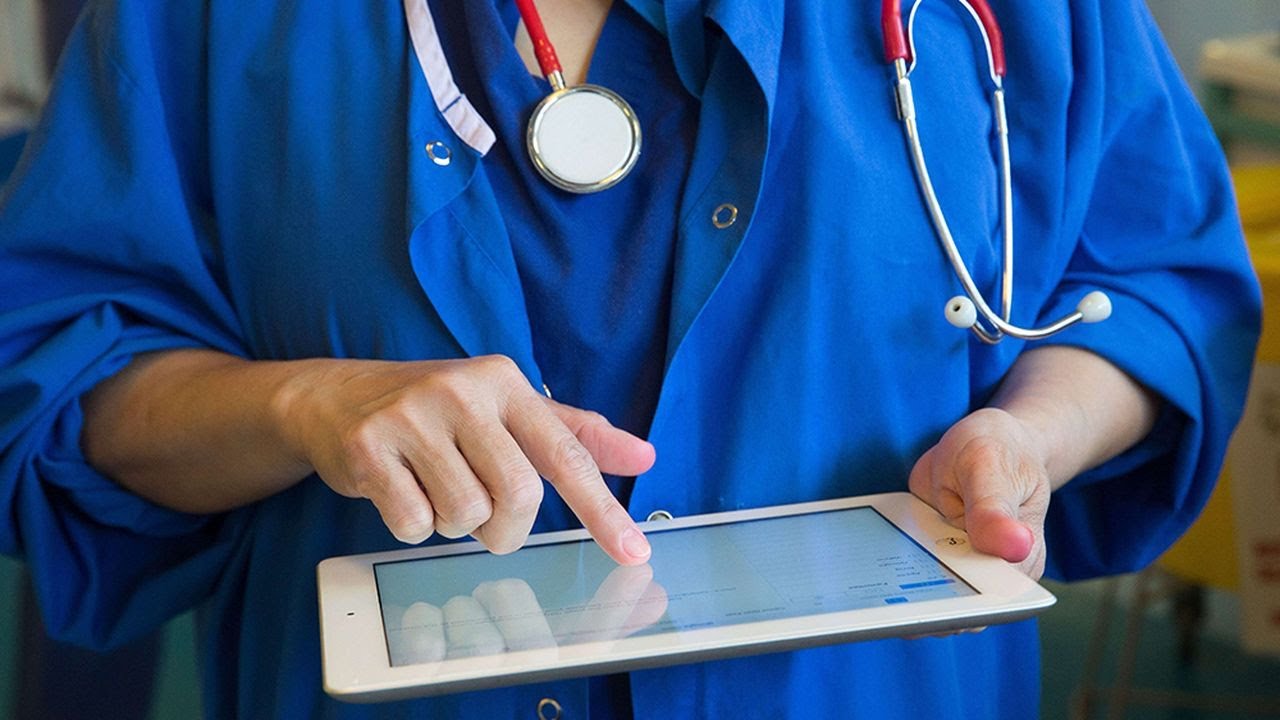 Grippe : faut-il faire vacciner les soignants pour protéger les patients ?