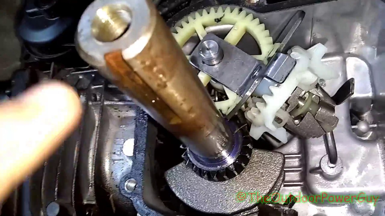 INSIDE A BRIGGS & STRATTON 550EX 140cc PUSH MOWER ENGINE