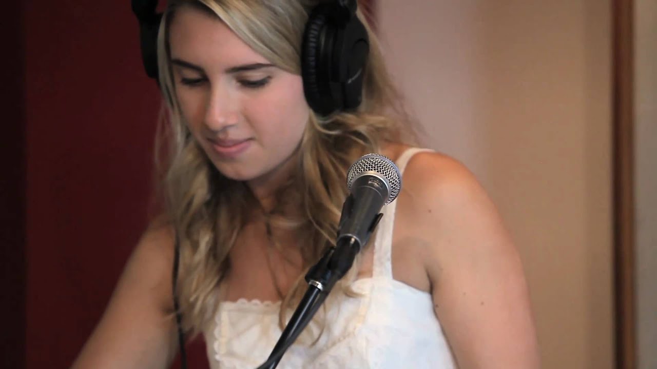 Smoosh - The World's Not Bad (Live on KEXP)