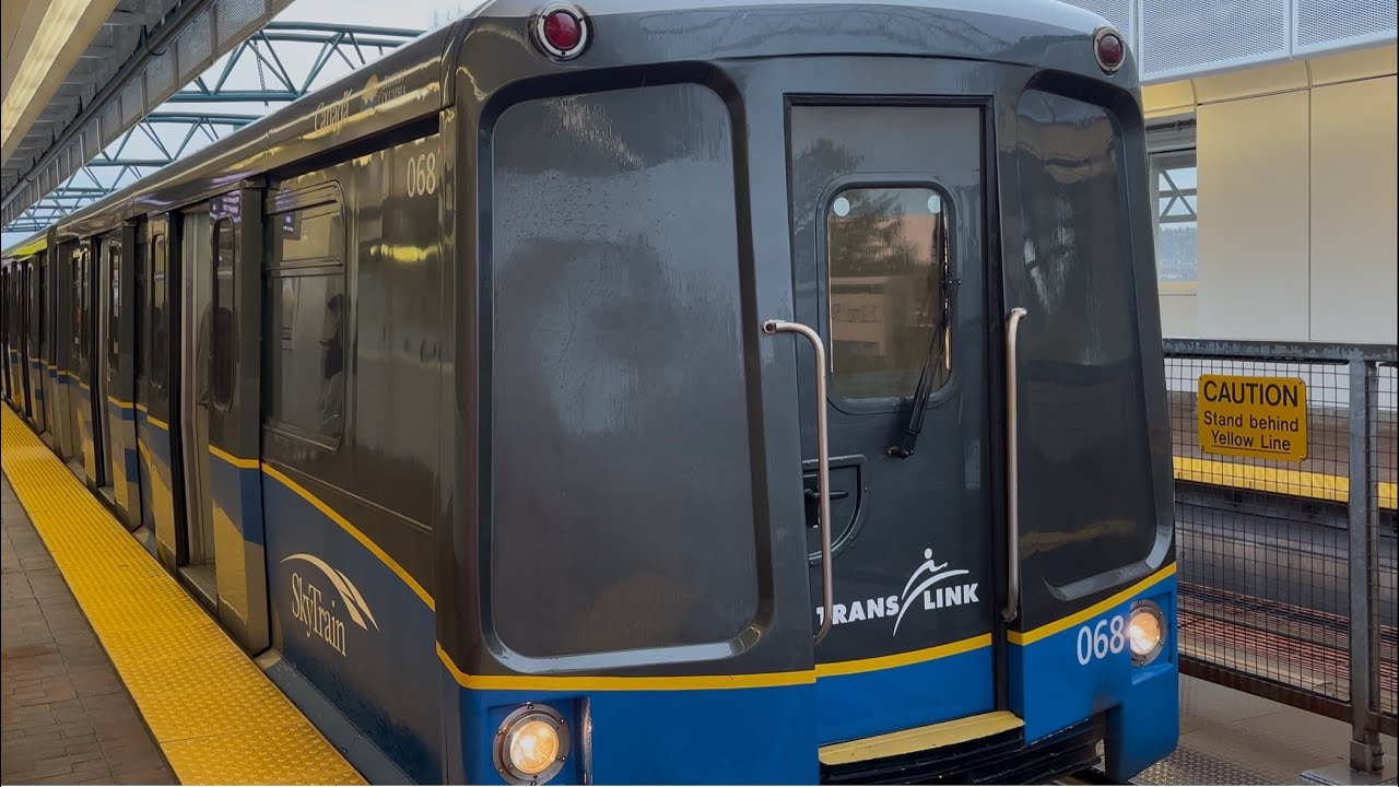 Couple o’ trains at 22nd Street