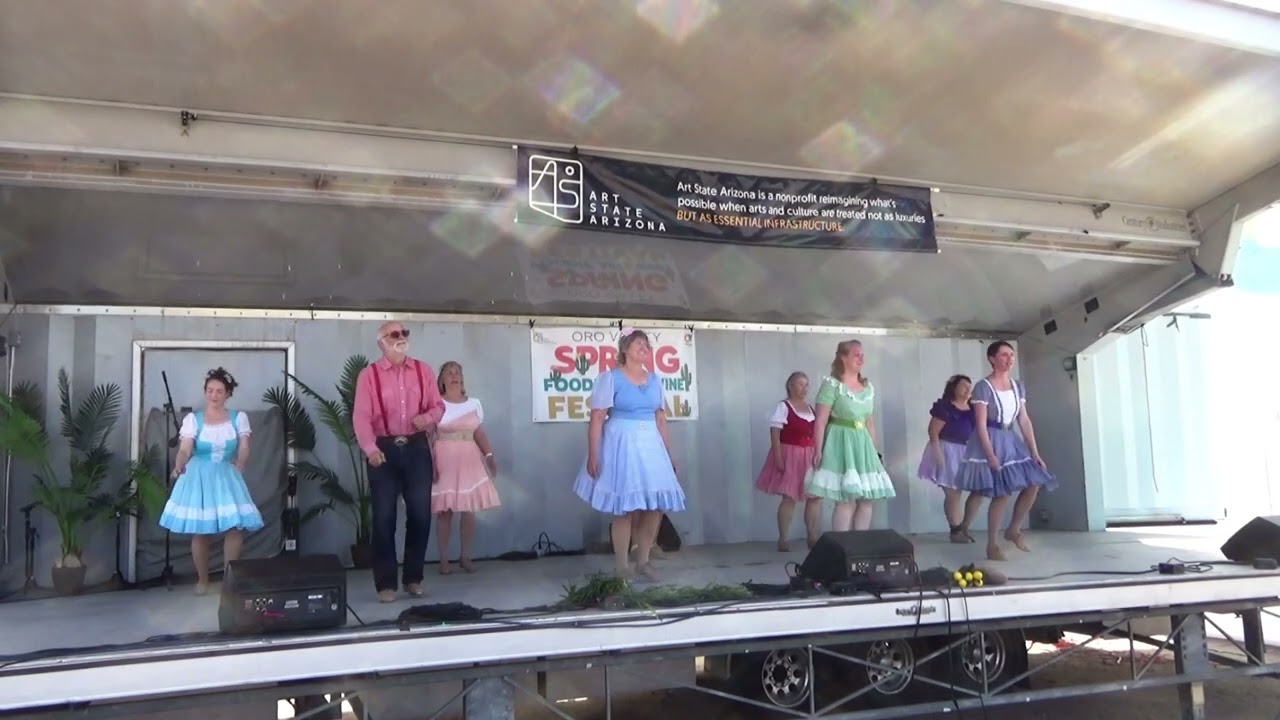 Группа Saguaro Stompers исполняет песню Uptown Funk, дубль 2; 08.03.2026