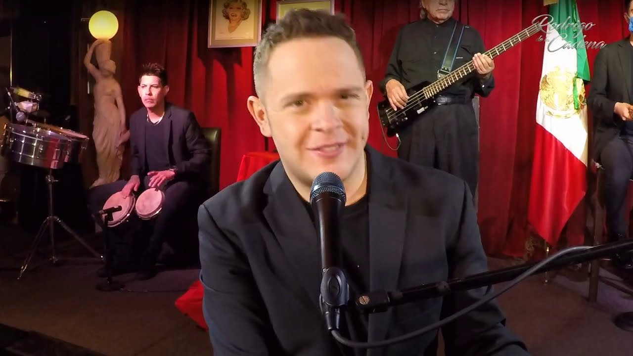 Tómate una copa • Rodrigo De La Cadena y el escuadrón bohemio EN VIVO/ de Ramón Inclán