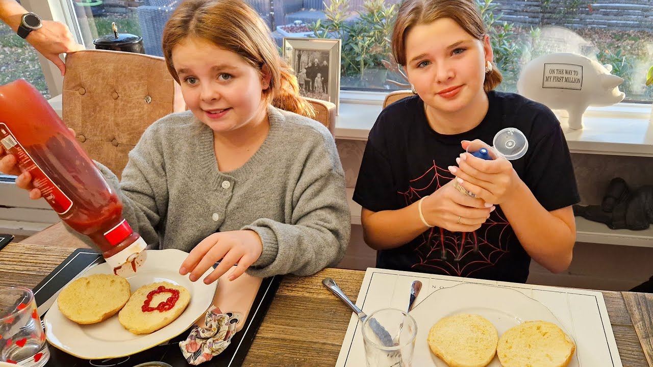 SYLTEDE AGURK🥒BURGER🍔GRÆSKAR KAGE🤔TIKTOK DANS😃