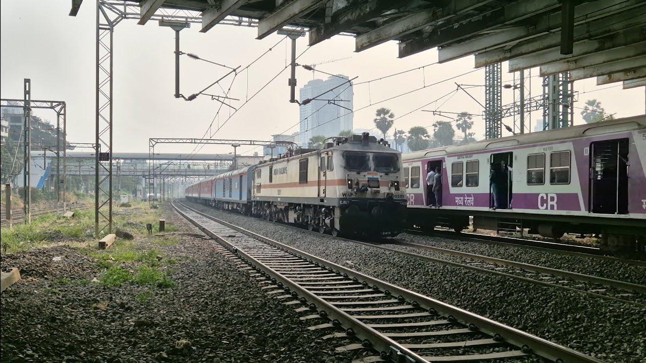 22221 Central Railway Push-pull Rajdhani Express Escaping Nahur Station