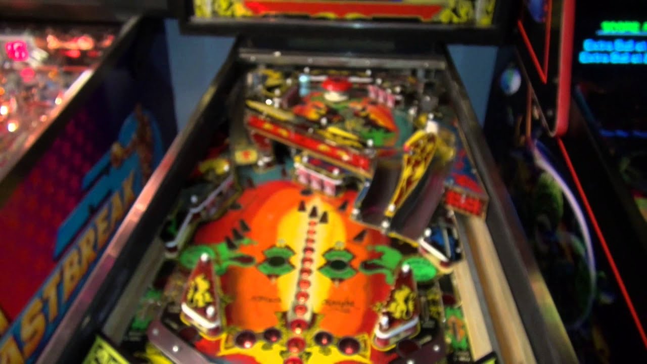 Williams Black Knight Pinball Review - 1980 Steve Ritchie Pinball Machine Gameplay