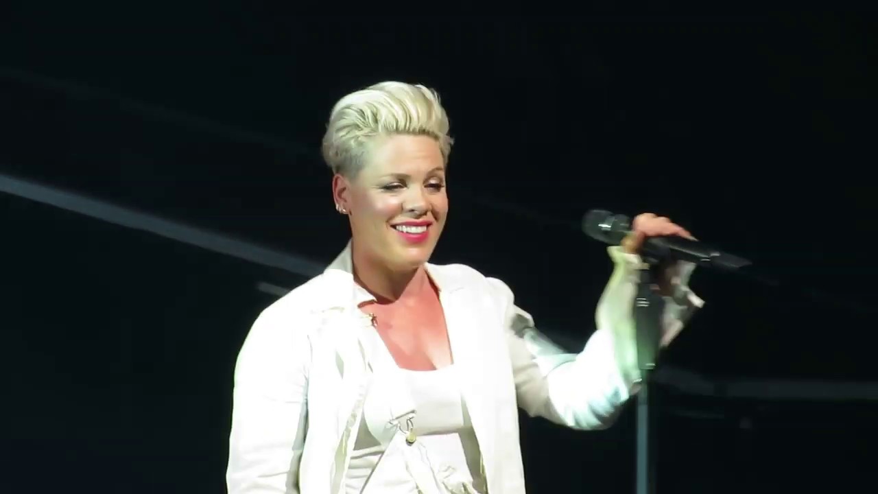 PINK - 06 - For Now - Beautiful Trauma Tour - Vancouver 2019
