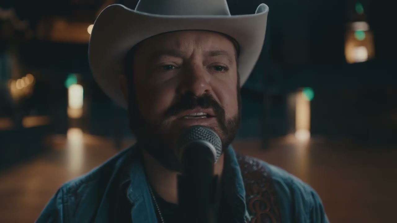 Wade Bowen - Hidin Behind This Microphone (Acoustic - Feat. Cody Johnson)
