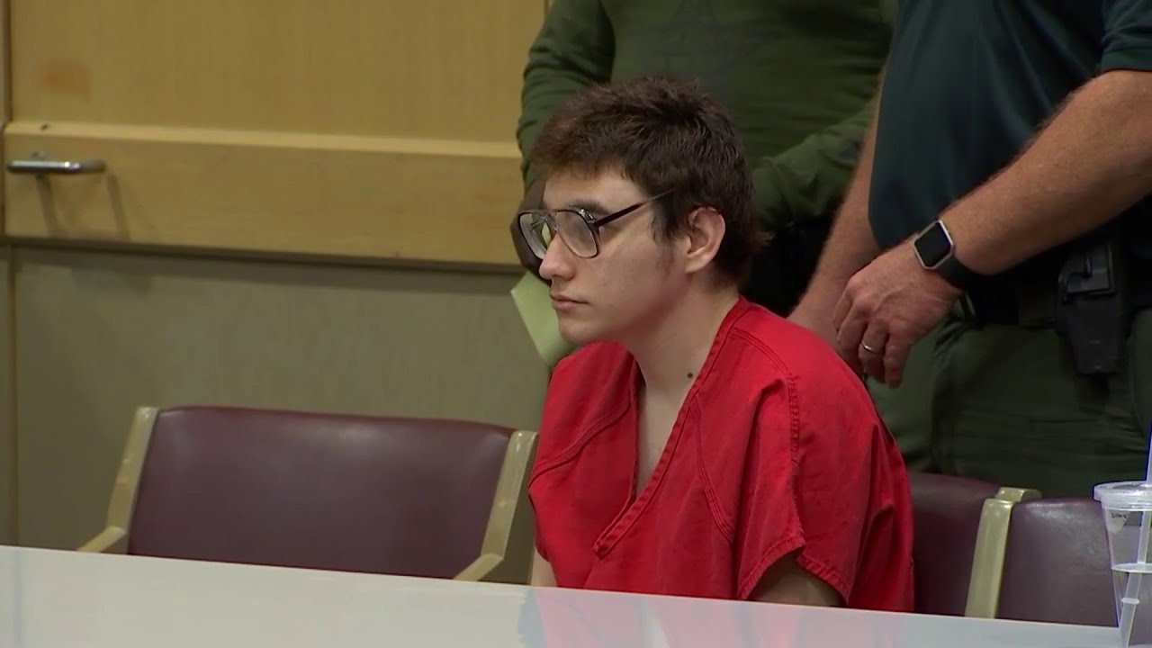 Nikolas Cruz wrote girl love letters, court records show
