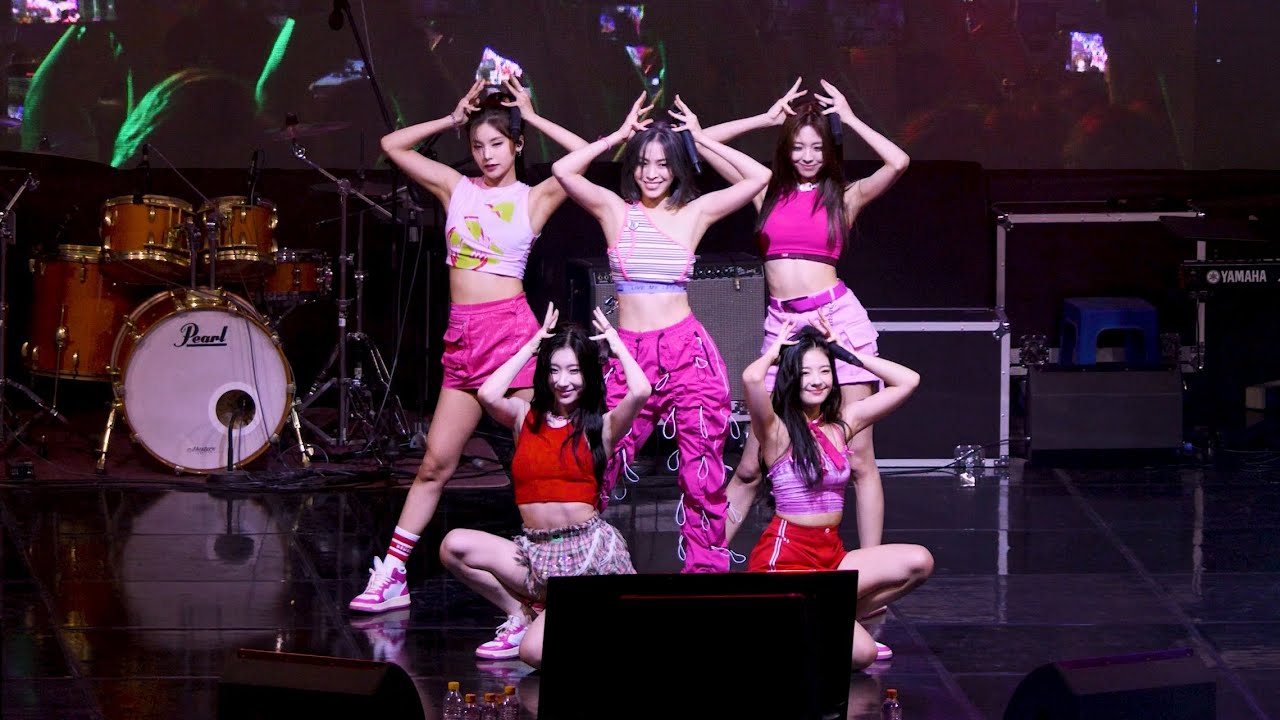 220928 있지 ITZY Full ver 'SNEAKERS+Twenty+워너비+NOBODY LIKE YOU+달라달라' 4K 60P 직캠 @경희대 축제 by DaftTaengk