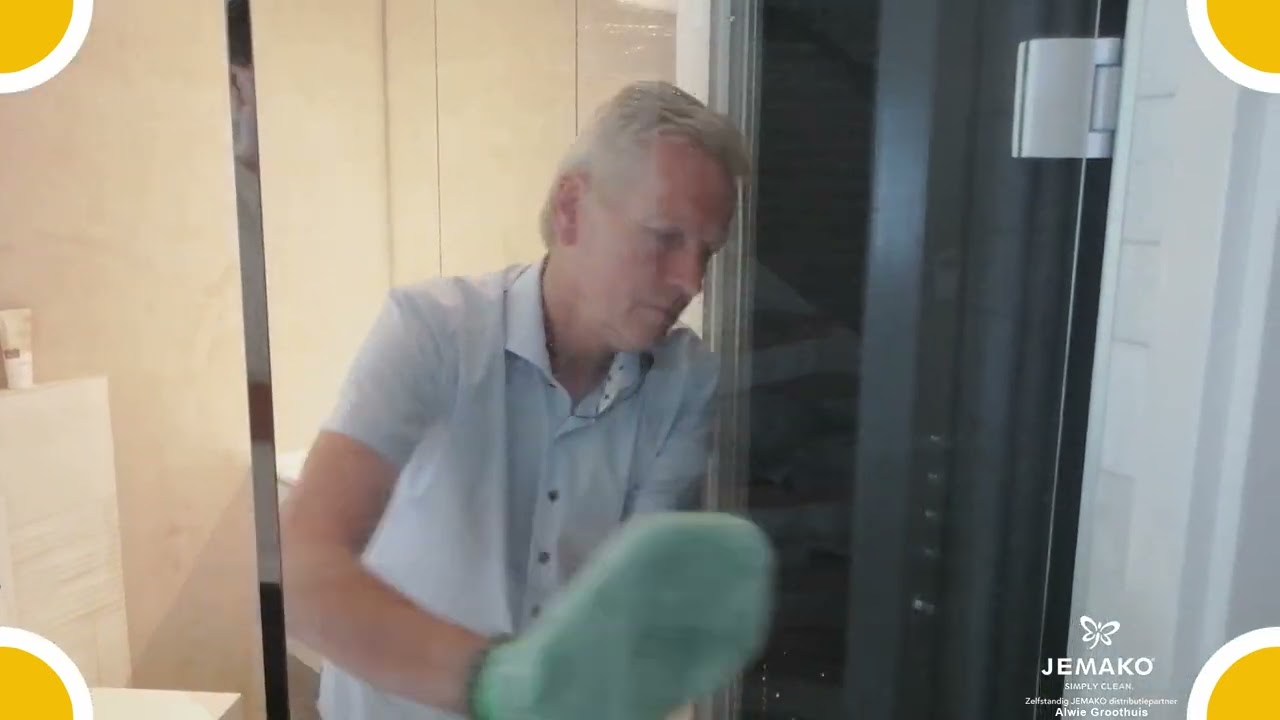 Mijn favoriete Ex. De Kalk-Ex plus van JEMAKO. Ook in de badkamer.