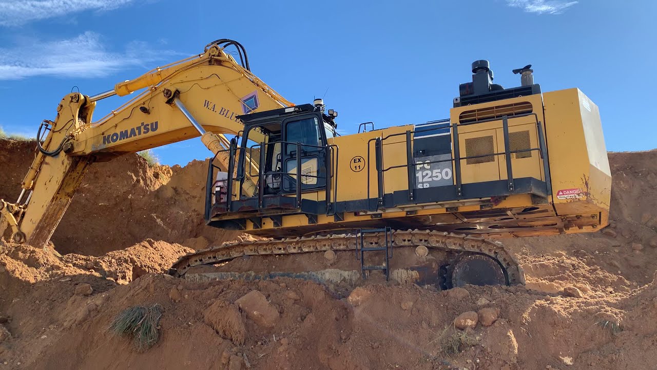 How to Operate / Drive a 1250 Excavator