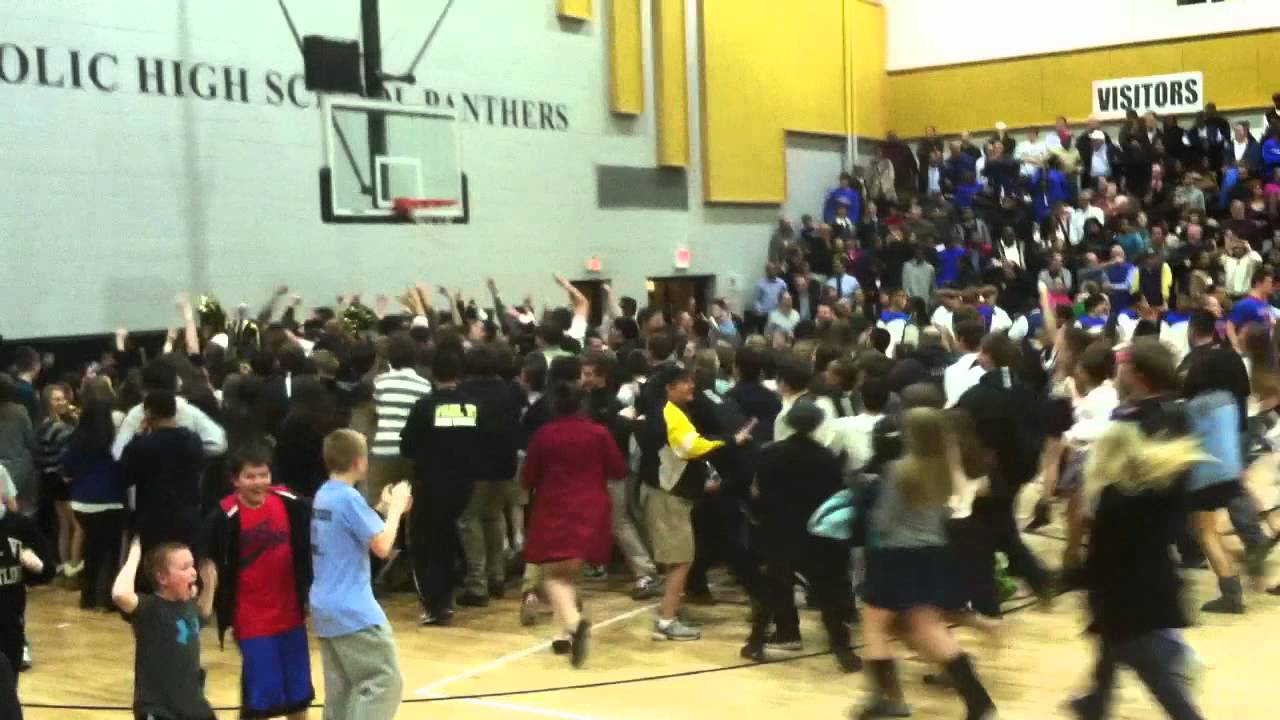 Patrick Holloway Hits buzzer beater to lift Paul VI over DeMatha