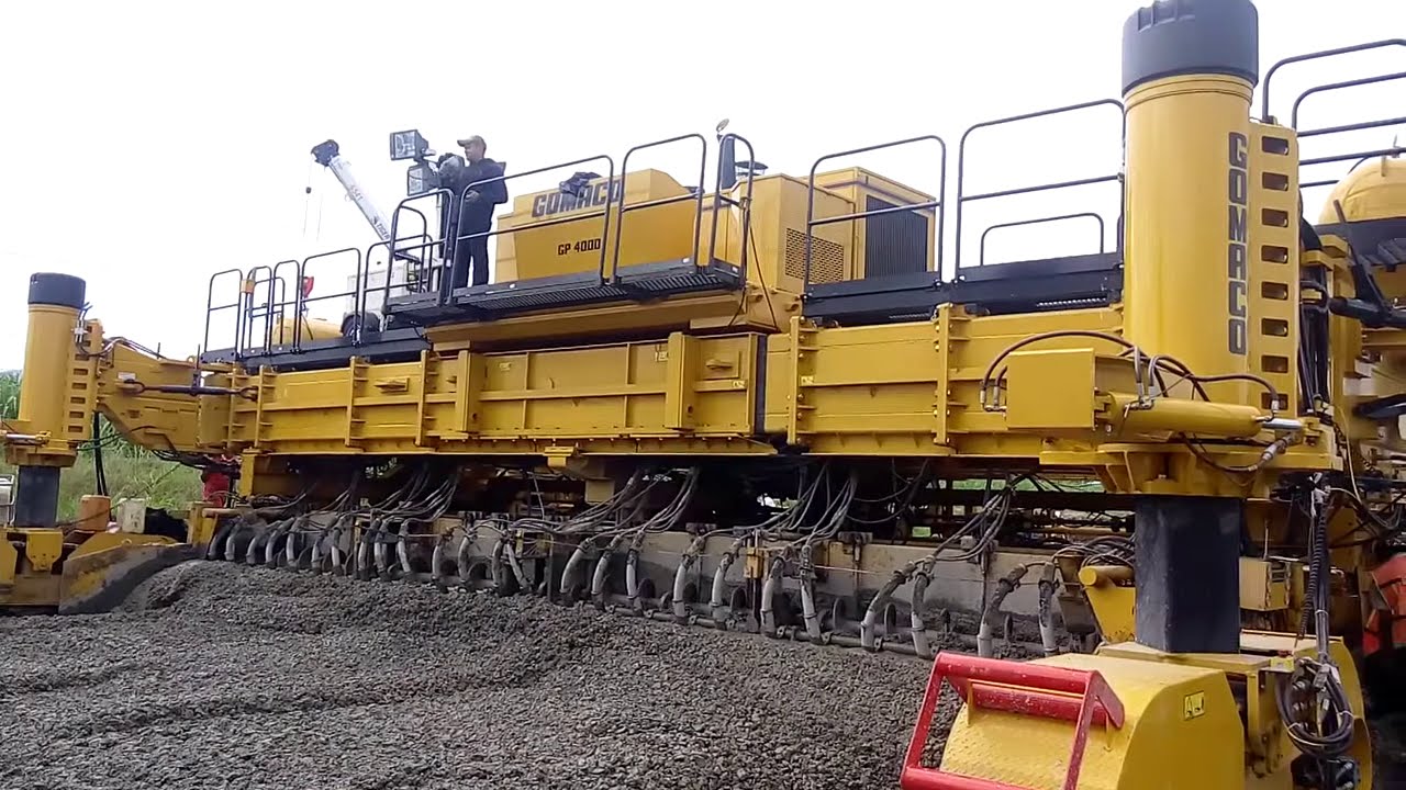 PODEROSA Y MODERNA PAVIMENTADORA GOMACO 4000 DE AUTOPISTAS CONCRETO HIDRAULICO AUTOPISTA TIPO A.
