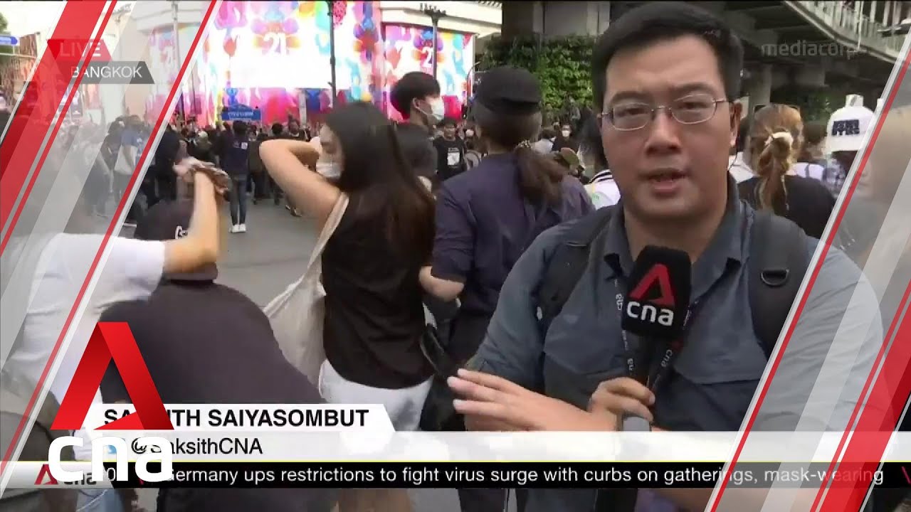 Hundreds of anti-government protesters out in Bangkok amid emergency decree