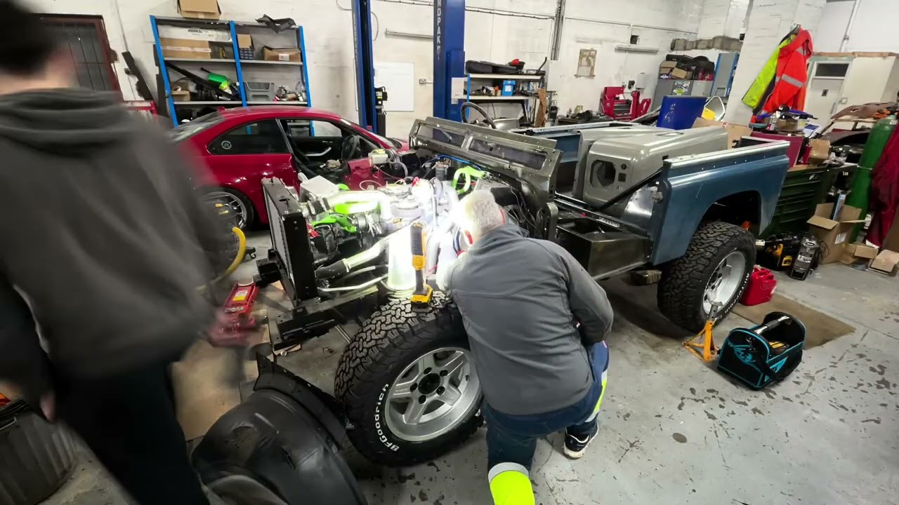 A frustrating day on the defender restoration and issues with the jeep 