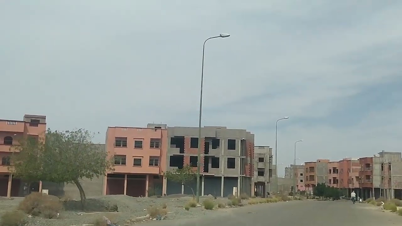 جولة حول مجموعة من البقع و المنازل للبيع بالشطر السادس بمدينة تامنصورت 0605484994