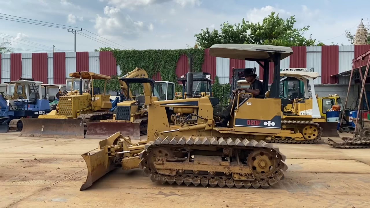Bulldozer Komatsu D20P-6 test drive