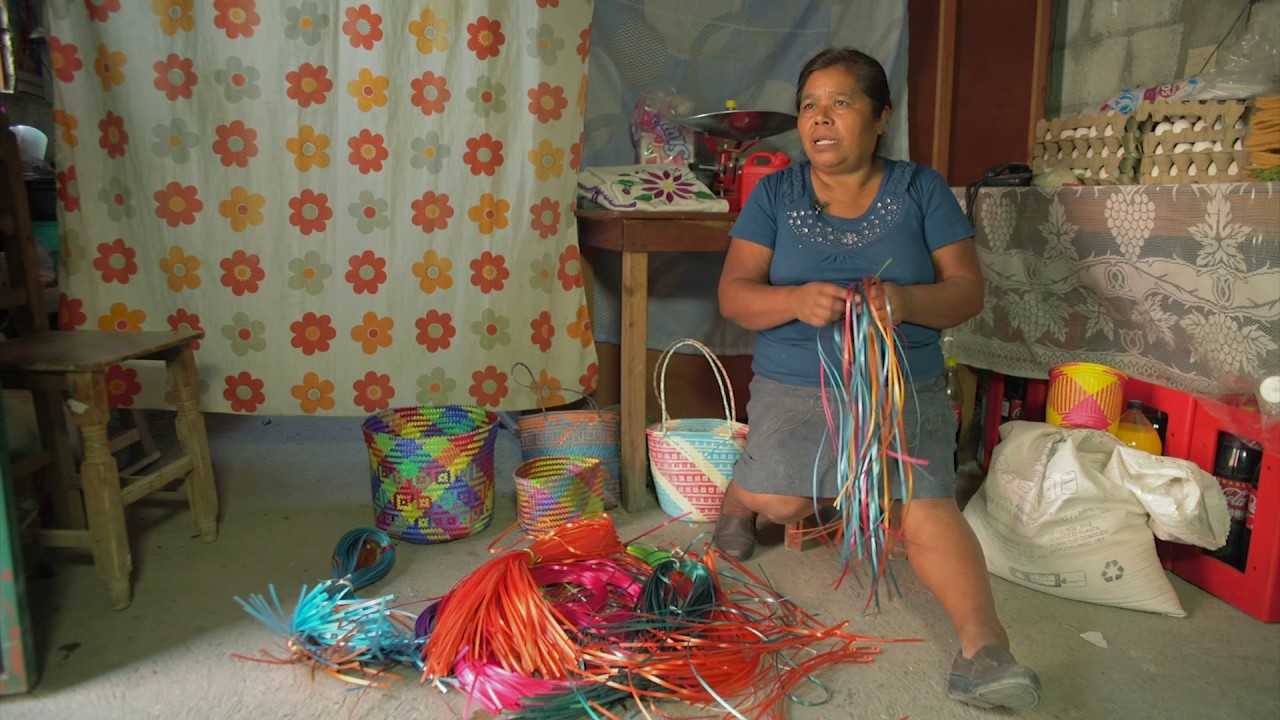 Dominga, Oaxaca: Tejido de palma en bolsas y tenates.