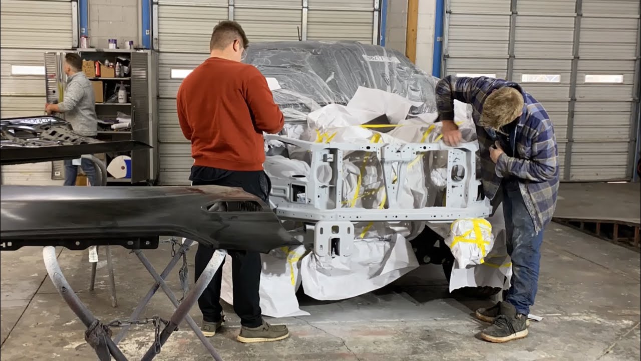 Rebuilding A Wrecked 2023 Ford Ranger Part 2. Painting & Assembling