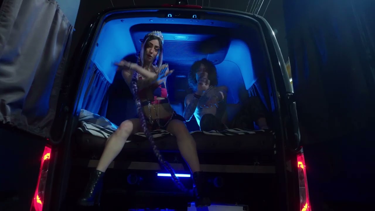 AMIGA BI - ARI FALC&Atilde;O, DASVIELAS E DJ COZY (Clipe Oficial)