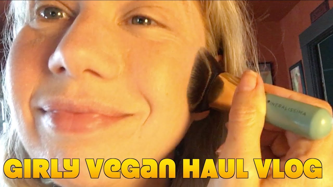 Cruelty Free Vegan Makeup & Faux-Leather Coin Purse