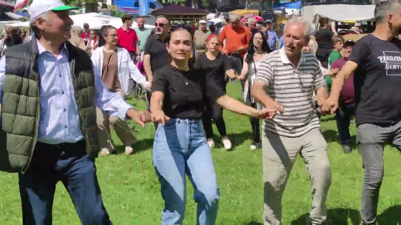 2025 Şavşat Sahara Festivali'nde Metin temiz İzleyenleri Oynattı!