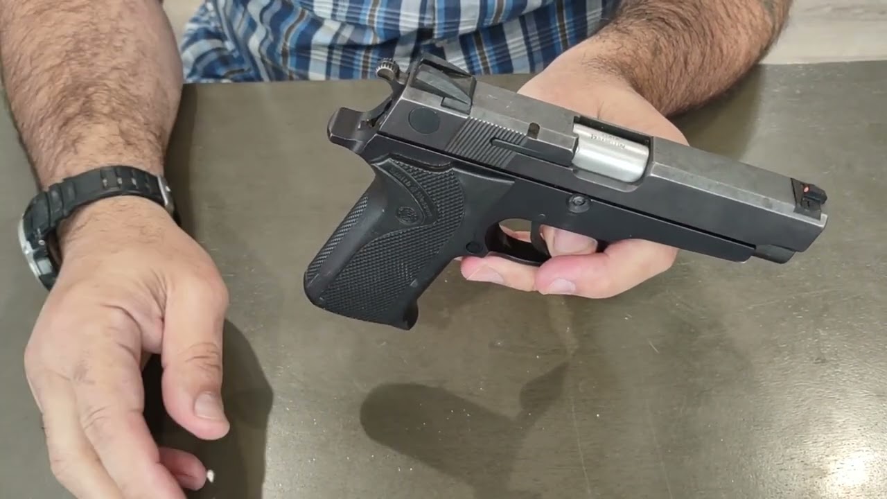 Smith and Wesson model 910 !