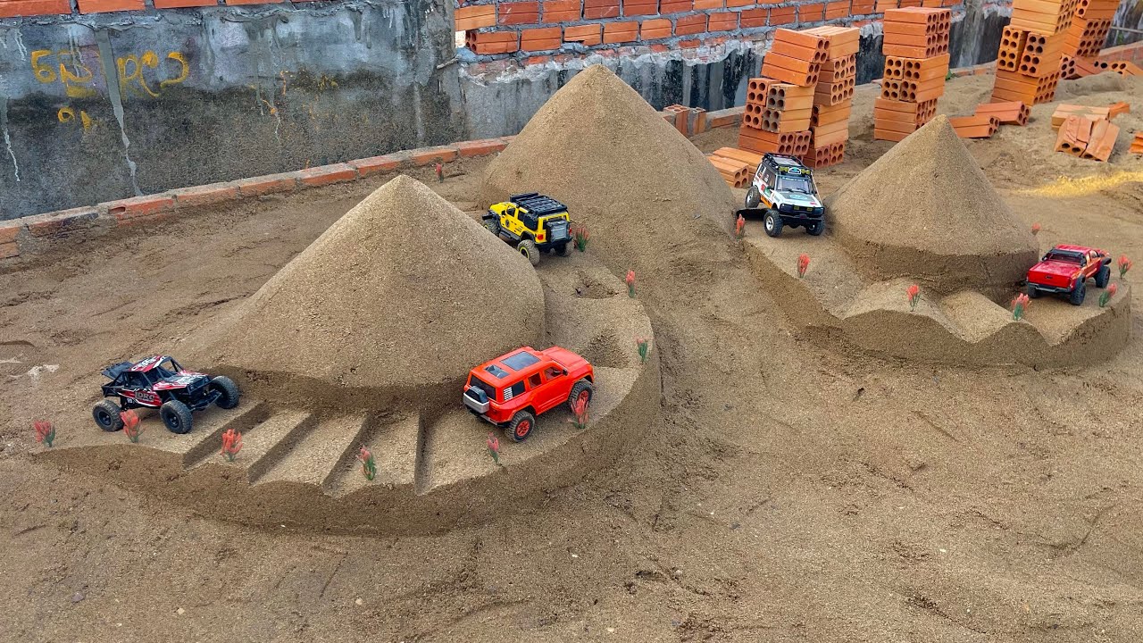 RC Off-Road Battle! 🏁 Extreme Sand Mountain Obstacles Challenge.