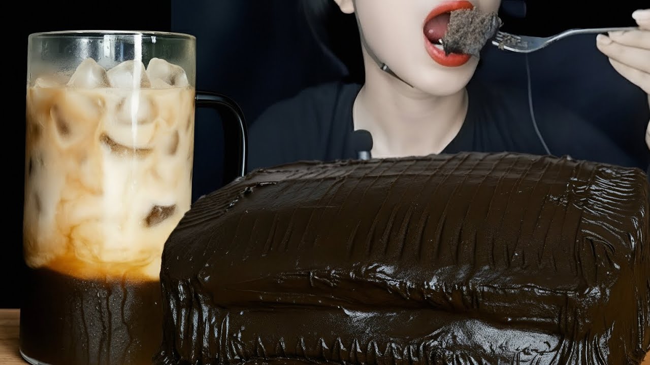 ASMR EATING RICH CHOCOLATE FUDGE CAKE, ICED COFFEE MUKBANG | EATING SHOW | MUKBANG COCO #foryou 